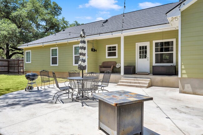 Building Photo - 113 Winding Oak Dr