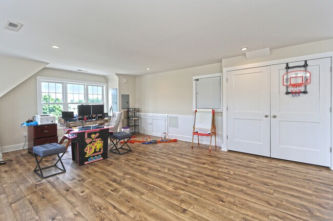 Building Photo - 41 Melba St