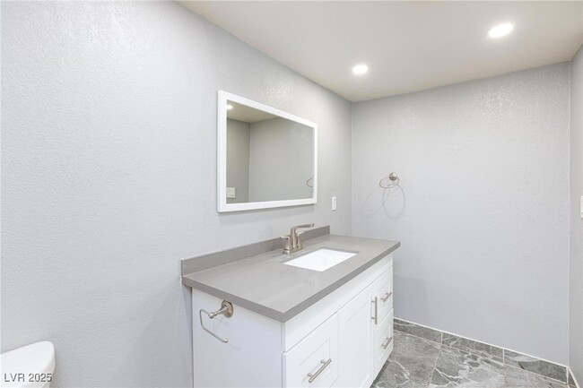 Building Photo - 8101 W Flamingo Rd