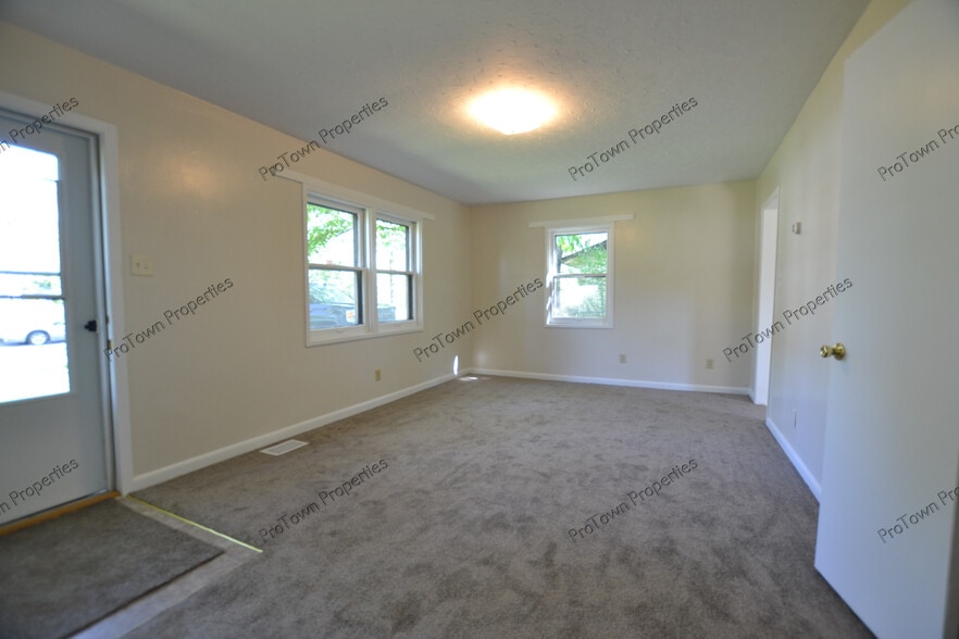 Building Photo - 110 Edison Rd