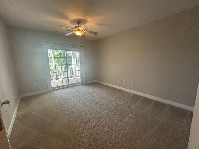 Building Photo - 300 Gateway Condos Dr