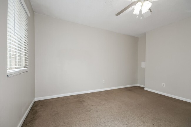 Building Photo - 2 bedroom / 1.5 bath Townhome ~ Hannahan, SC