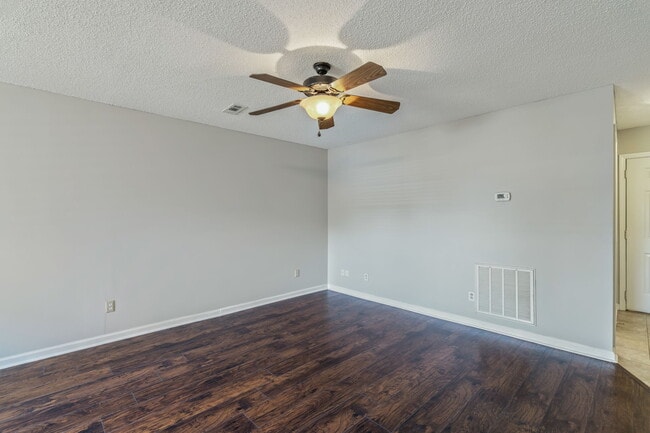 Building Photo - 9009 Fountain Brook Ln