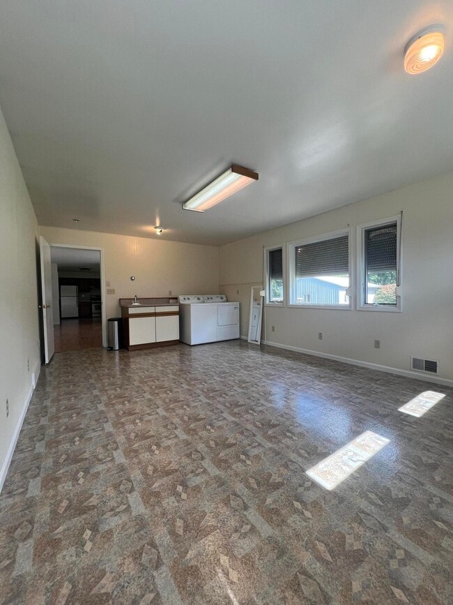 Building Photo - 8963 Huron River Dr