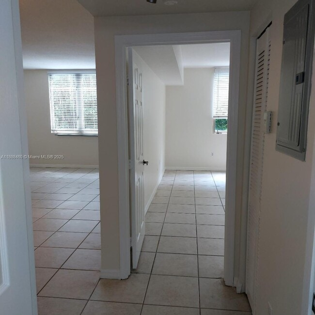 Building Photo - 2630 SW 28th St