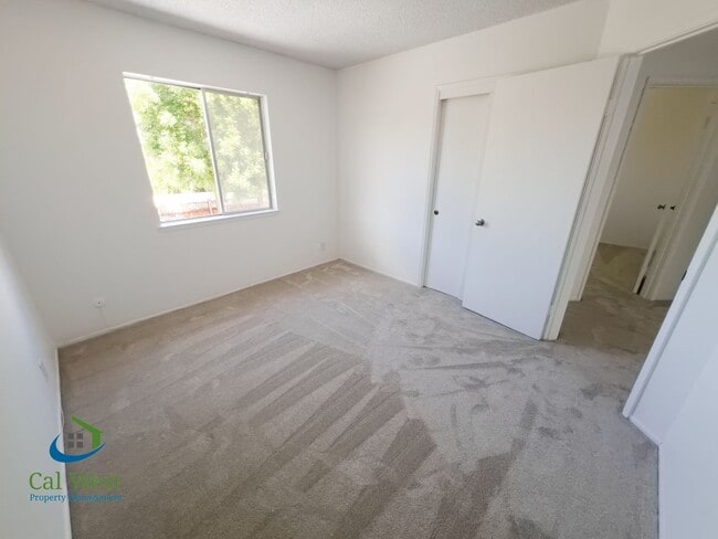 Building Photo - $2995 - Cozy 2/1 in the heart of Downtown ...