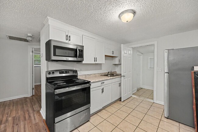 Building Photo - 4202 Barnwell Ave