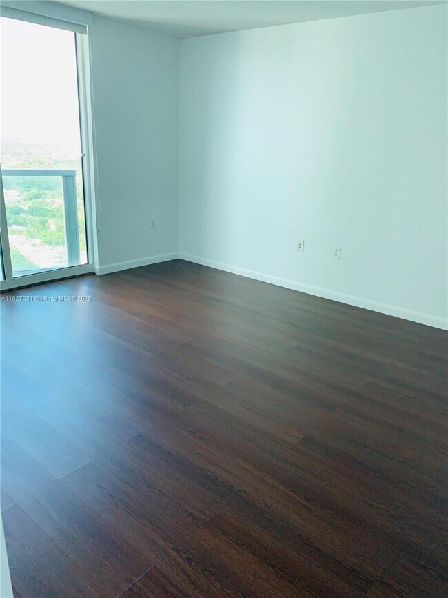 Building Photo - 2101 Brickell Ave