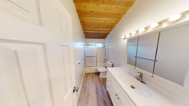 Building Photo - 4BD/2BA House w/ Covered Patio & Pool! (Le...
