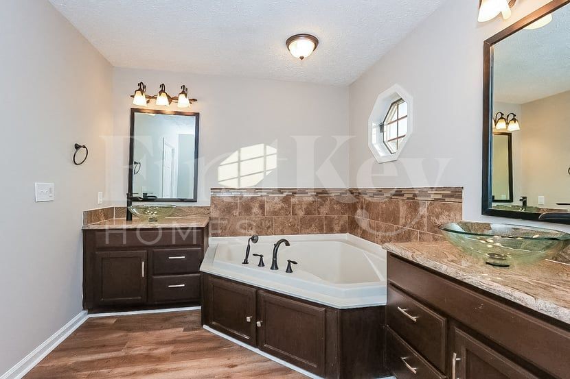 Building Photo - 1629 Comanche Run