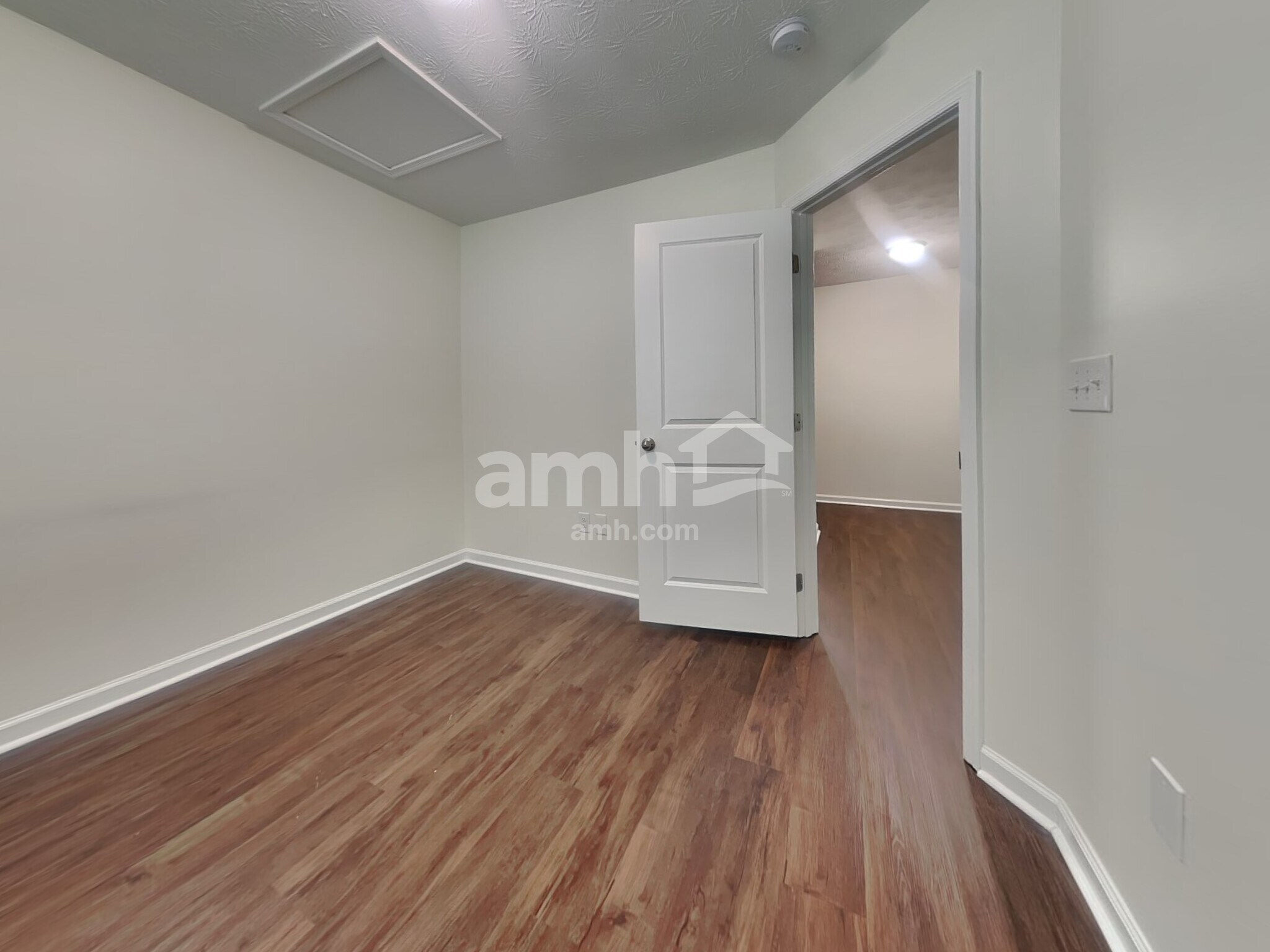 Building Photo - 97 Wooded Ridge Dr