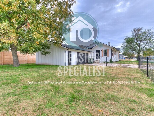 Building Photo - Norman 3 Bed 2 Bath New Custom Build Available for Immediate Move!!