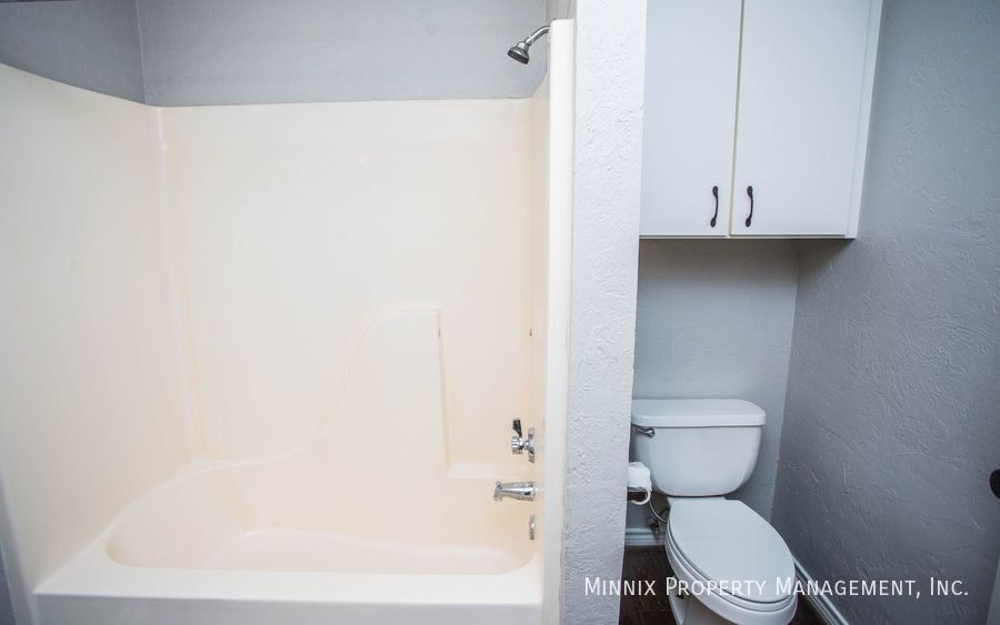 Building Photo - 6125 8th Dr