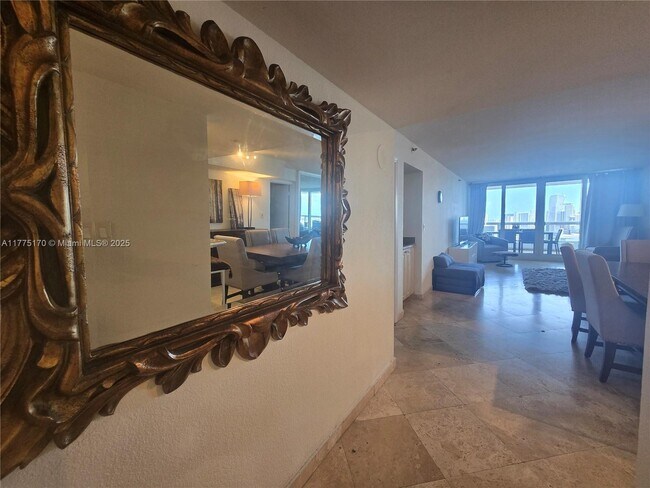 Building Photo - 1717 N Bayshore Dr