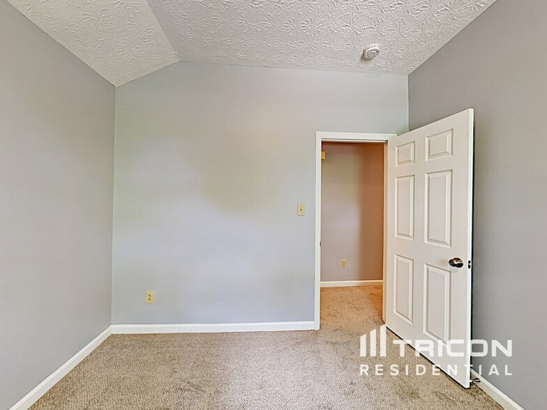 Building Photo - 536 Woodstone Rd