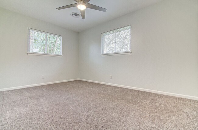 Building Photo - Windsor Park 3/2 unit TOTAL REMODEL!