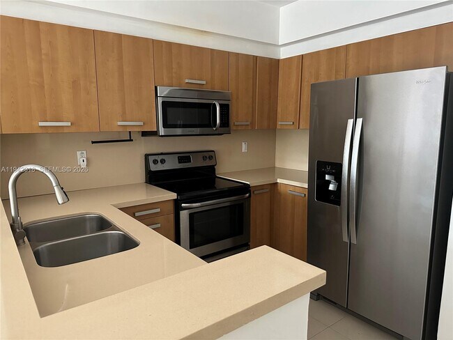 Building Photo - 471 NE 25th St