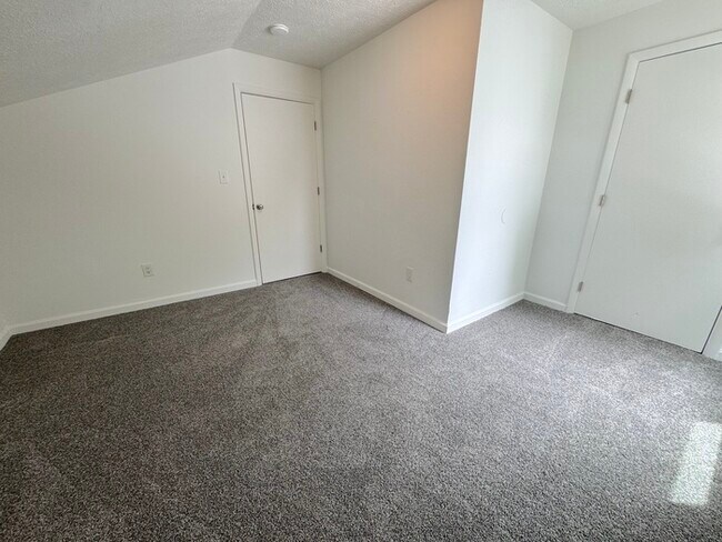 Building Photo - CHARMING 4-BEDROOM, 2-BATH COTTAGE-STYLE HOME IN HAMPTON, VA!
