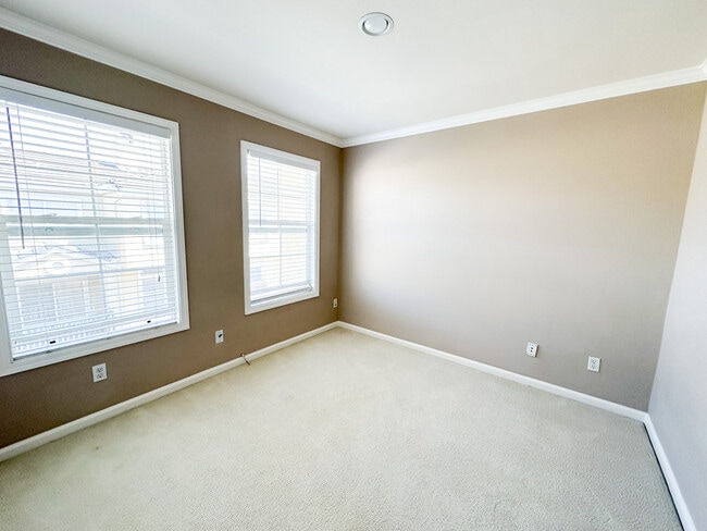 Building Photo - 3569 Langdon Common