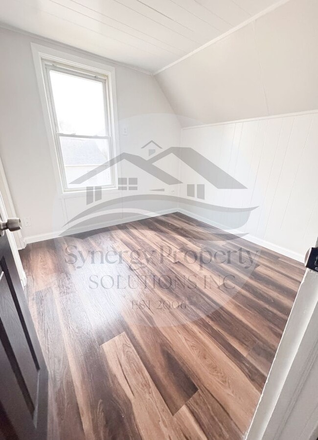 Building Photo - Madison Home