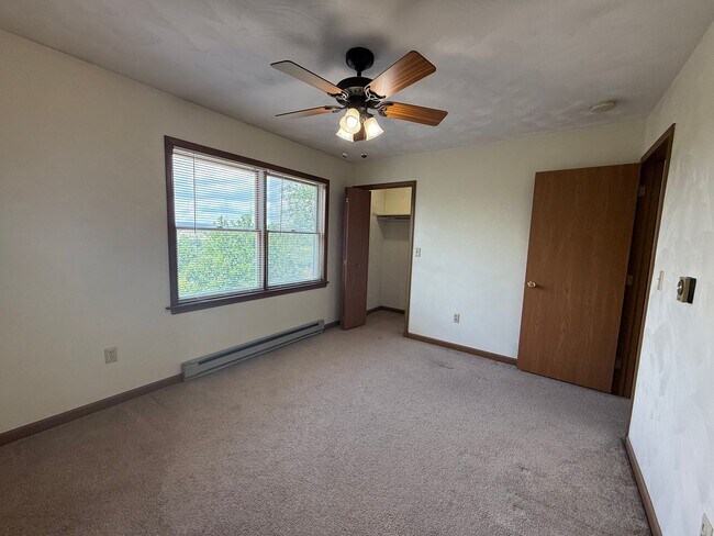 Building Photo - 305 Hill Dr