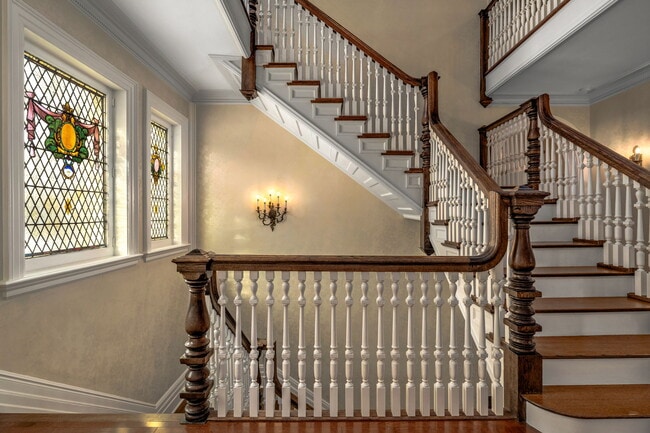 Building Photo - 5135 Ellsworth Ave