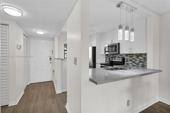 Building Photo - 7142 Golf Colony Ct
