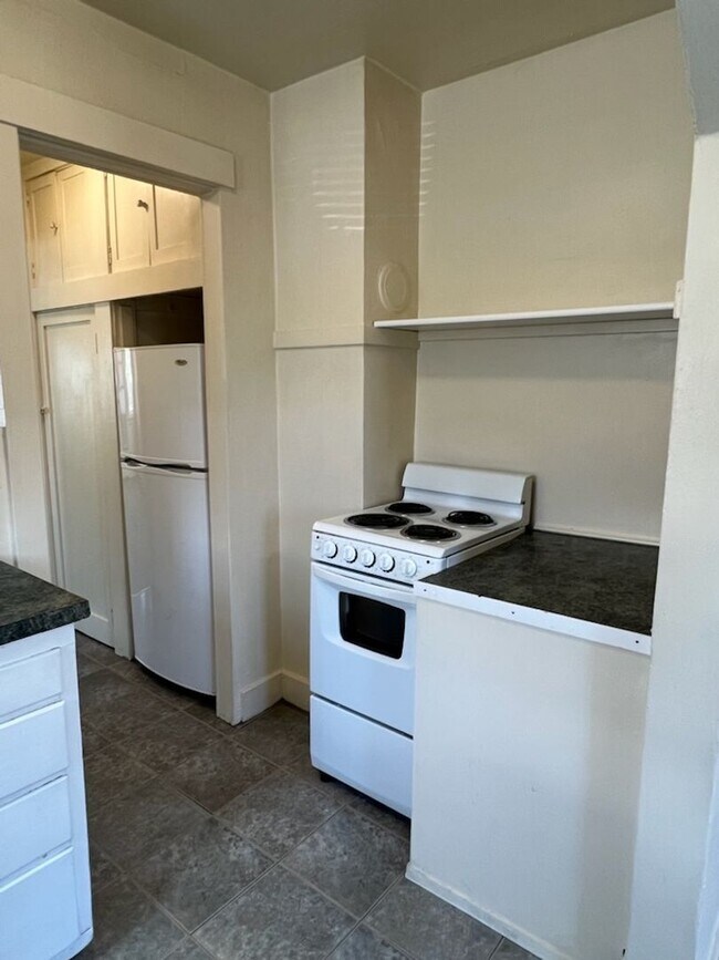 Building Photo - 901 Kittitas St