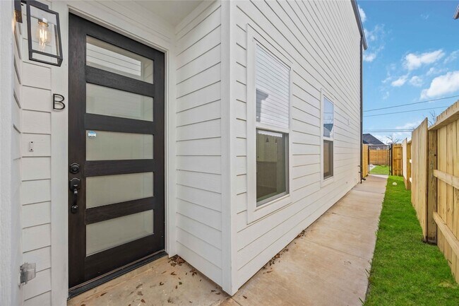 Building Photo - 1466 Ferguson Way