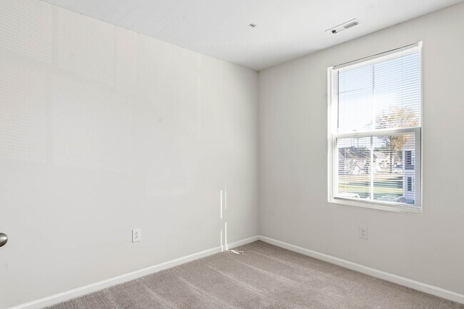 Building Photo - 28971 St Thomas Blvd