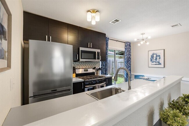 Building Photo - 2200 Lanier Dr
