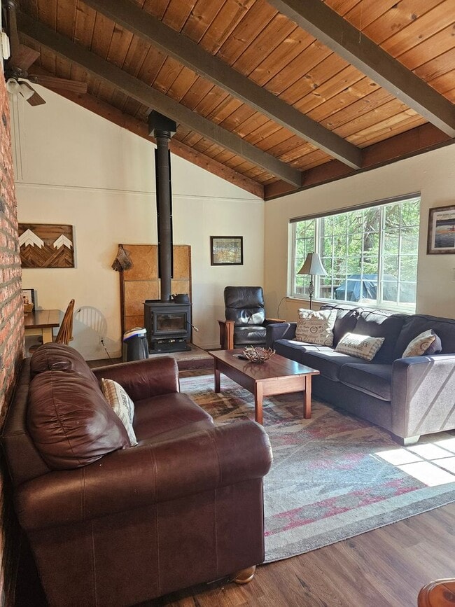 Building Photo - Gorgeous Long Barn Cabin