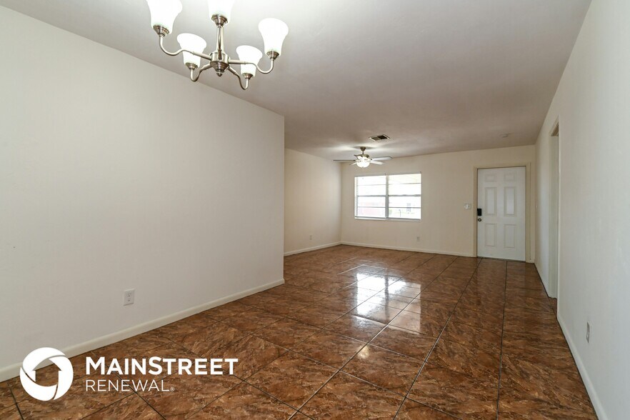 Building Photo - 2155 Tropic Ave