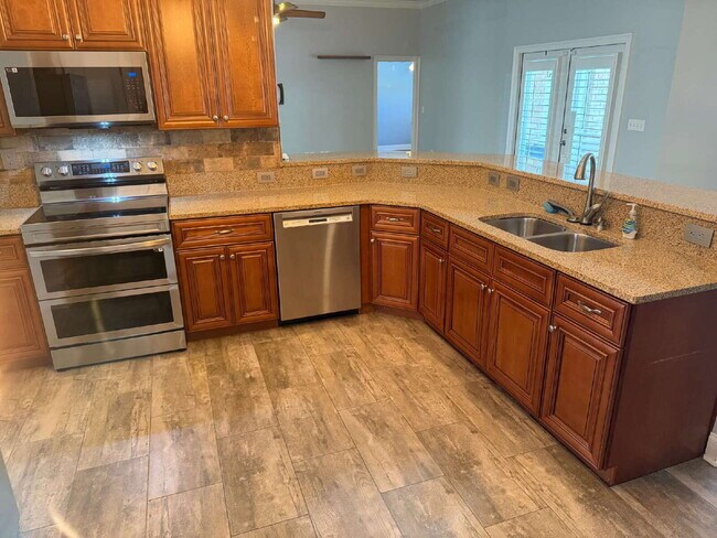 Building Photo - "Spacious 4-Bedroom Pool Home in Crestview!"