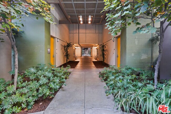 Building Photo - 1130 Flower St