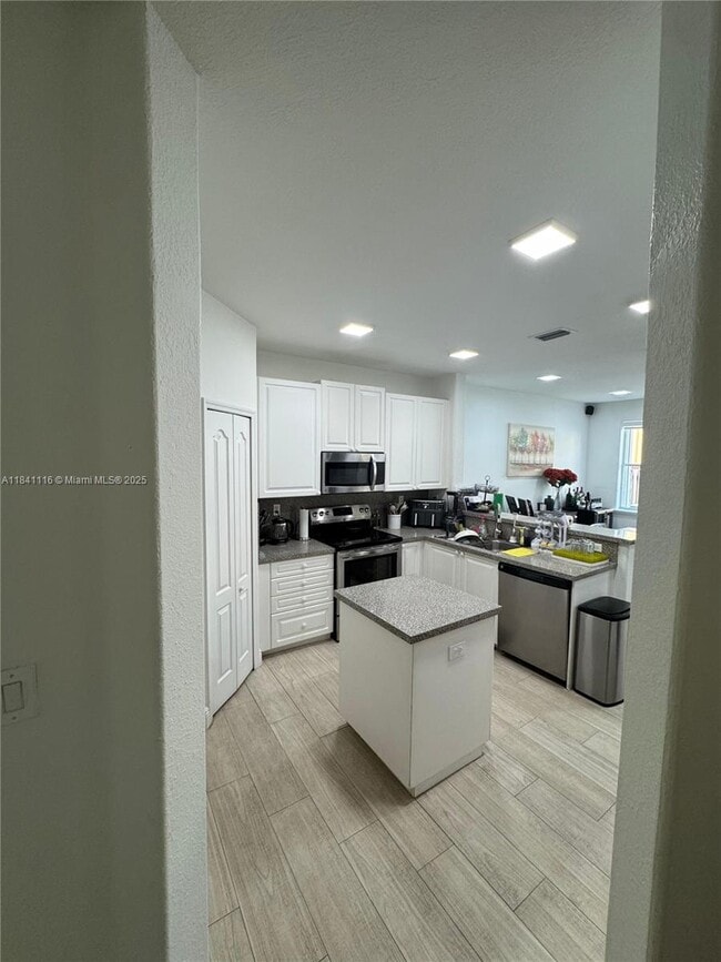 Building Photo - 5444 NW 112th Pl