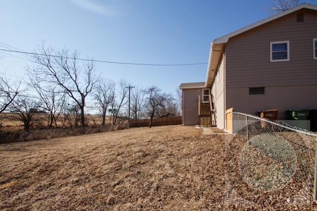 Building Photo - Charming 6 Bed 2 Bath Home Near the Offutt