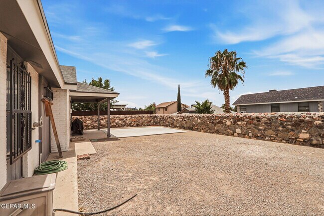 Building Photo - 1117 Sun Shadow Dr