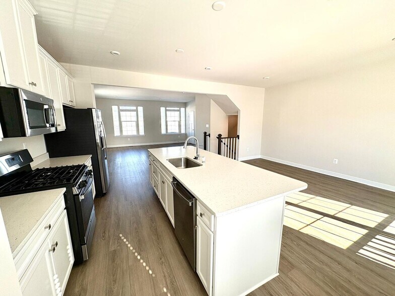 Building Photo - 856 New Castle Landing Dr