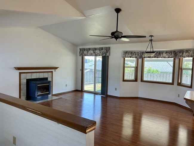 Building Photo - 2060 Oxford Ct