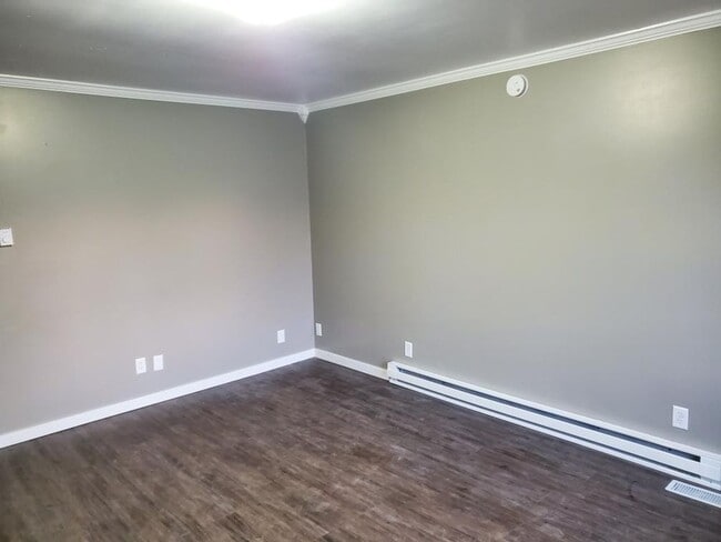 Building Photo - 3 bedroom 2 bath home