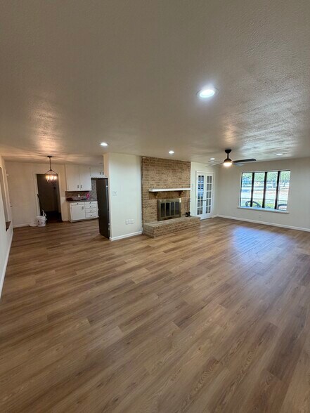 Building Photo - 319 Allen Dr