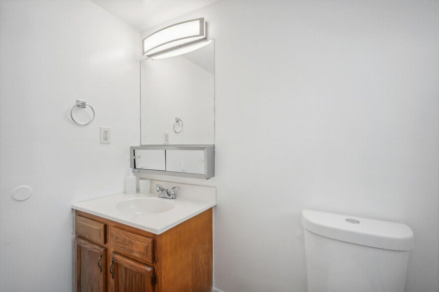 Building Photo - 104 Wharton Dr