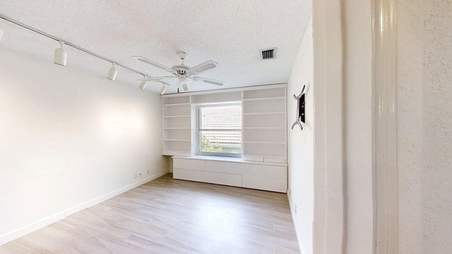 Building Photo - 23330 La Vida Way