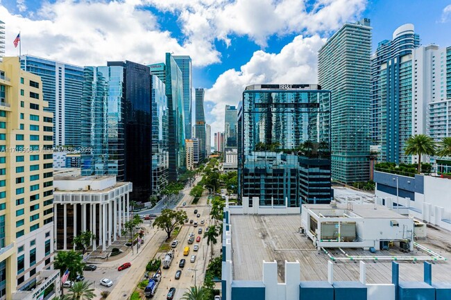 Building Photo - 1060 Brickell Ave