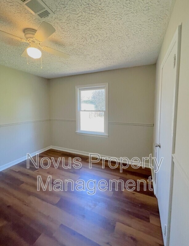 Building Photo - 135 Love St