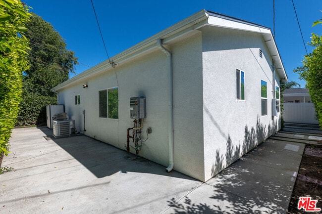 Building Photo - 5329 Willis Ave