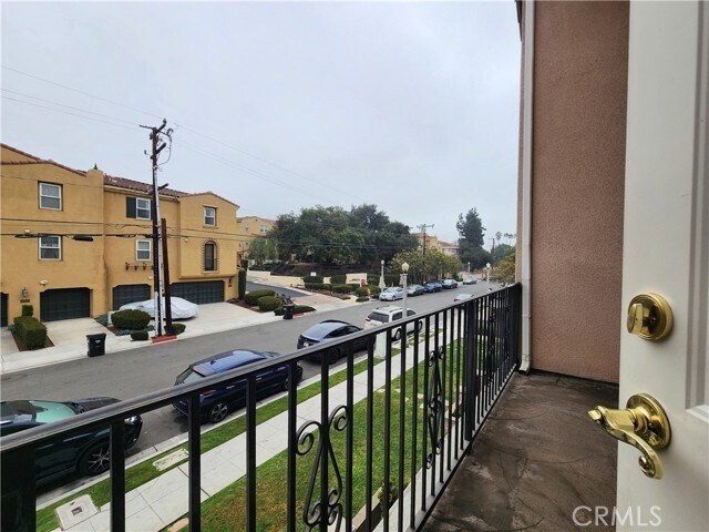 Building Photo - 271 S Arroyo Dr