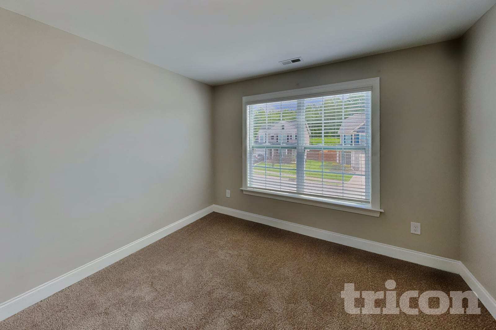 Building Photo - 834 Lakemont Dr