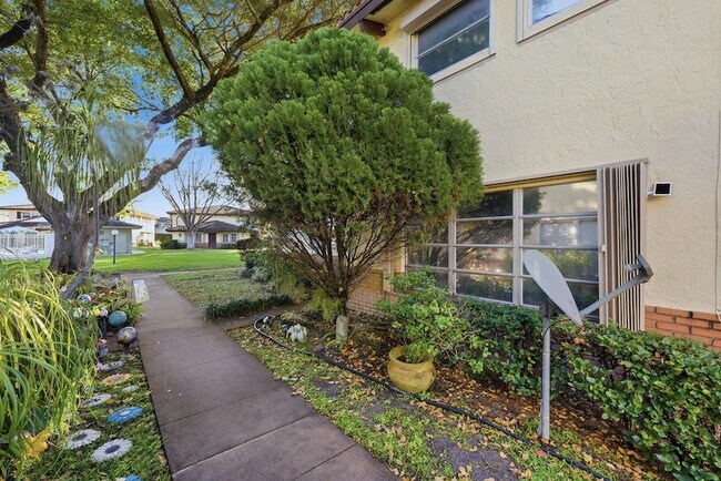 Building Photo - 8811 NW 28th Dr